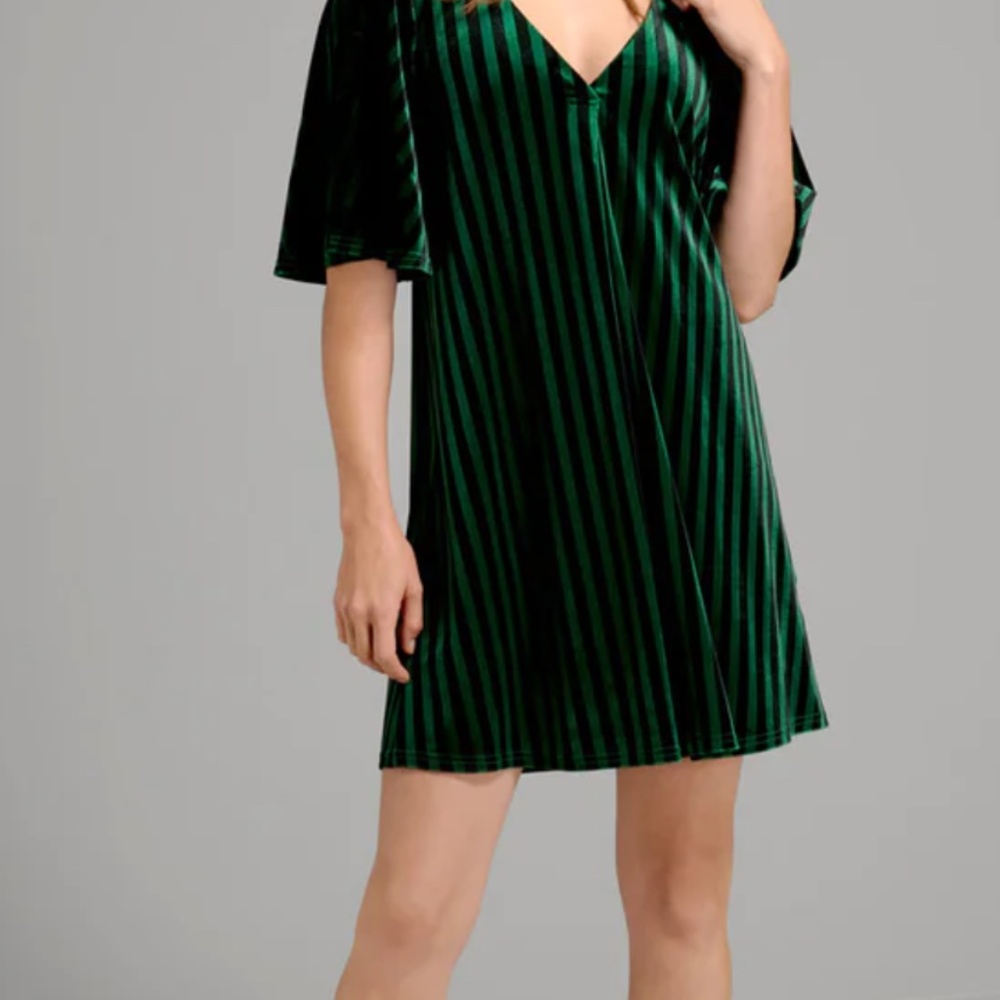 Conjuring Magic Shift Dress - Picture 2 of 9